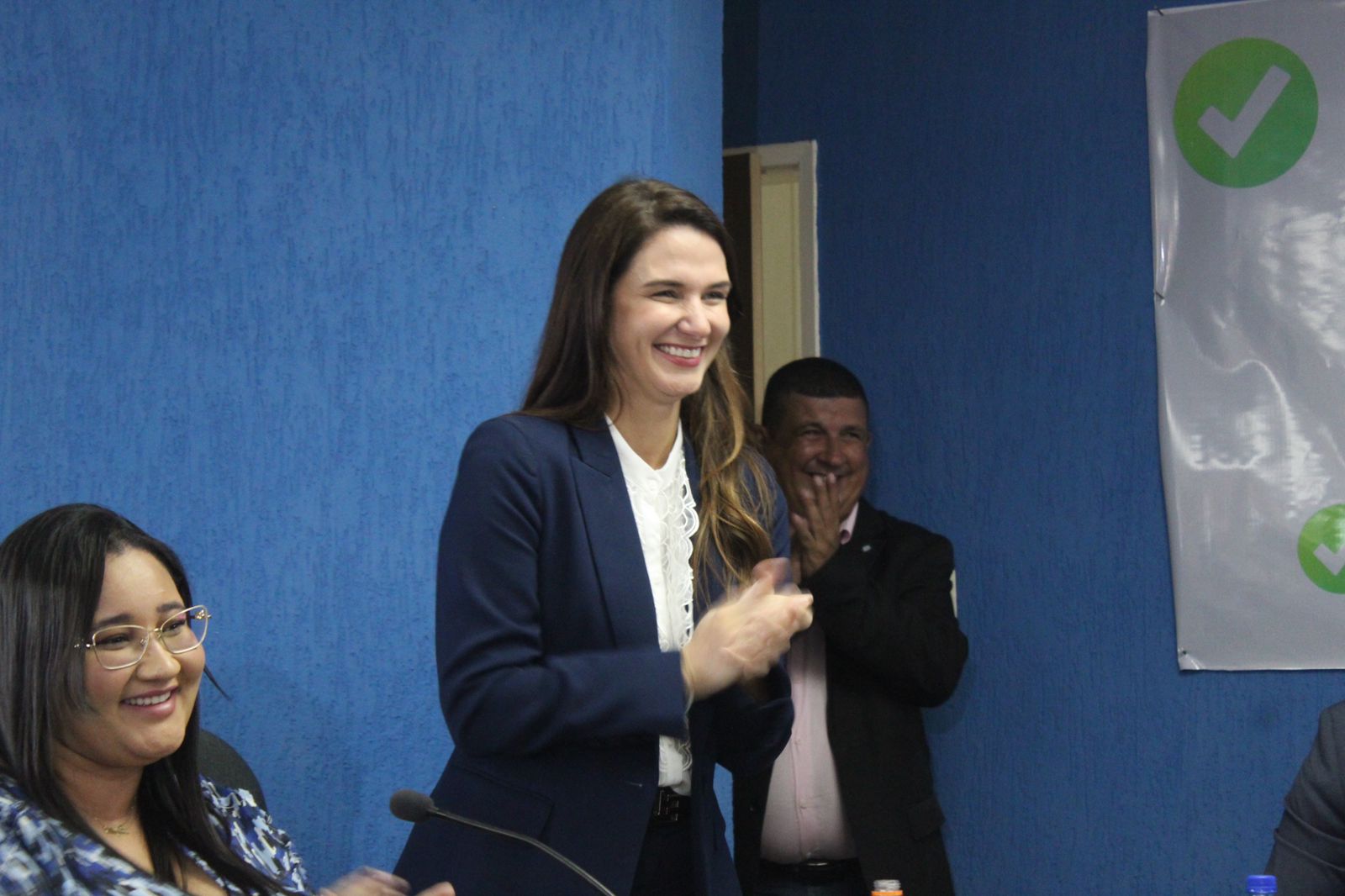 Michelle Ramalho comemora reeleição na FPF-PB — Foto: Wellington Faustino / FPF-PB