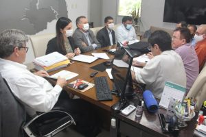 Governador anuncia incorporação da bolsa-desempenho dos professores da Paraíba