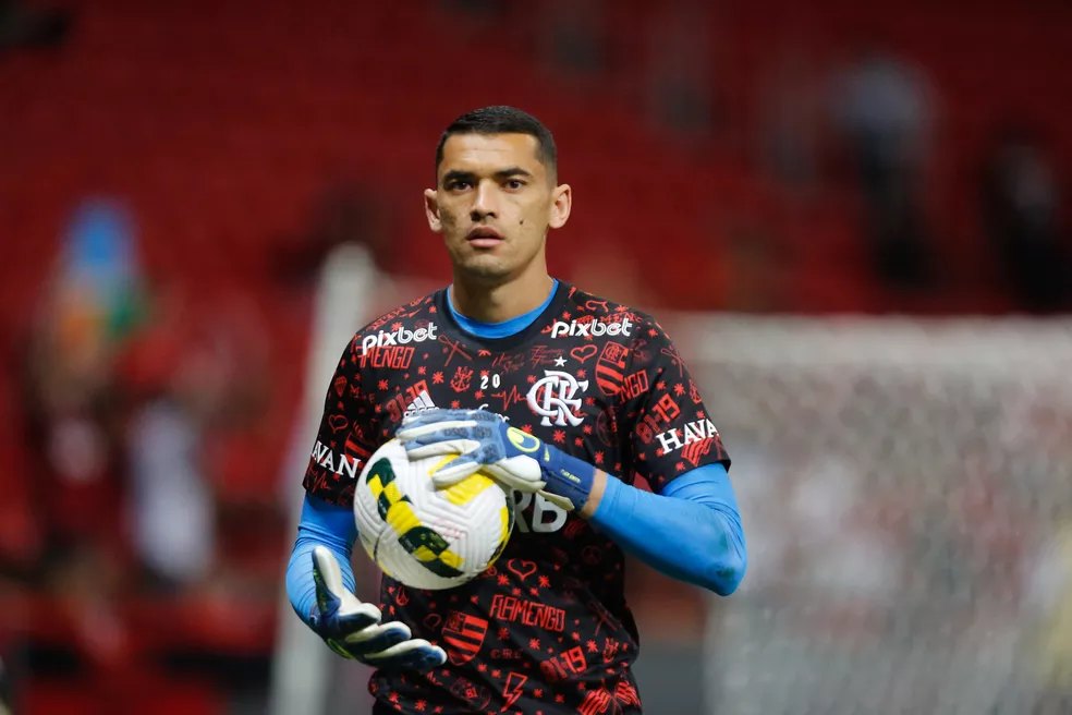 Santos, do Flamengo, é indicado ao prêmio Luva de Ouro, como