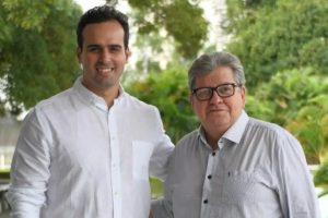 Em ato simbólico, João Azevêdo oficializa vice-governadoria em Campina Grande