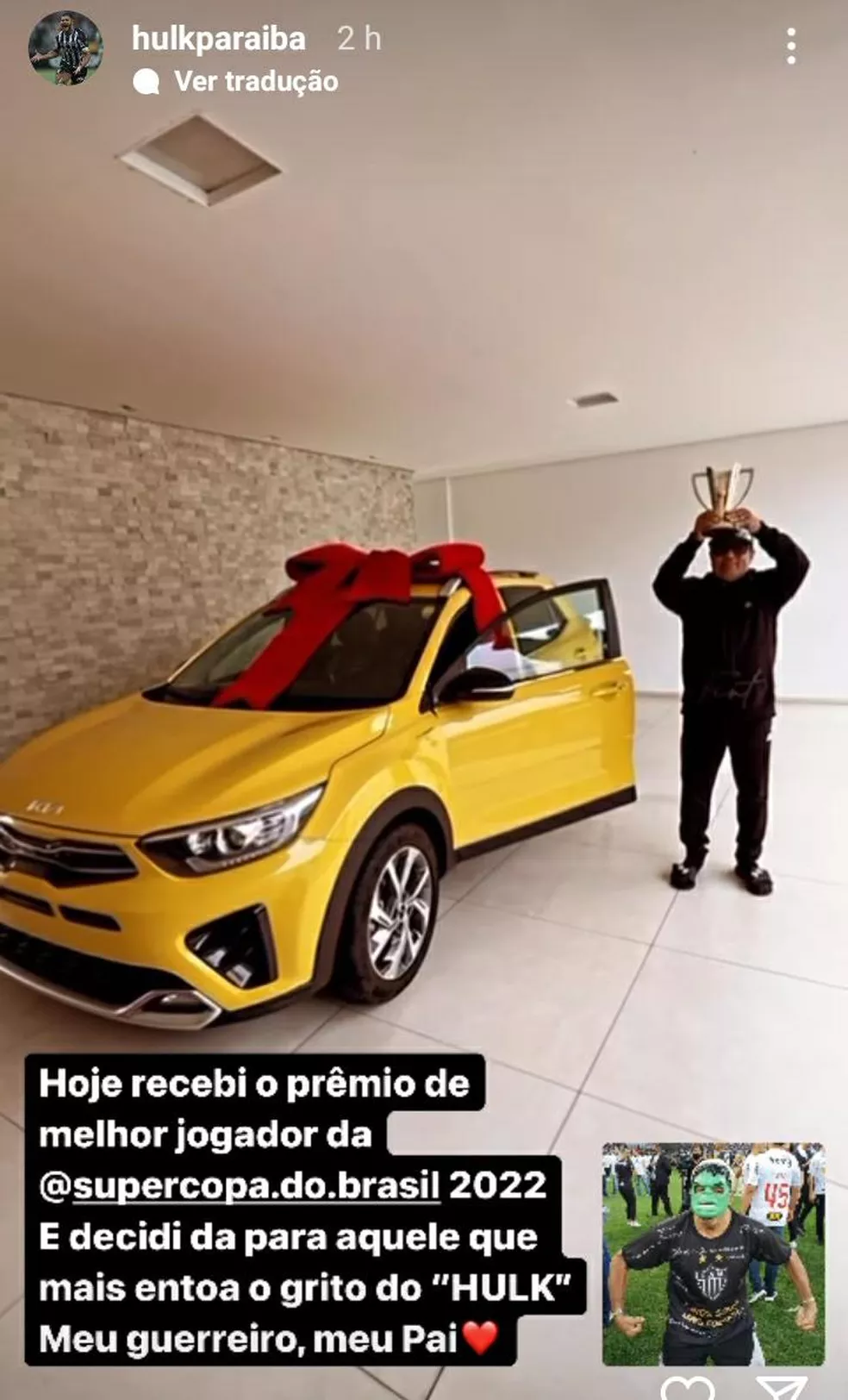 Hulk presenteia pai com carro recebido na conquista da Supercopa pelo Atlético-MG