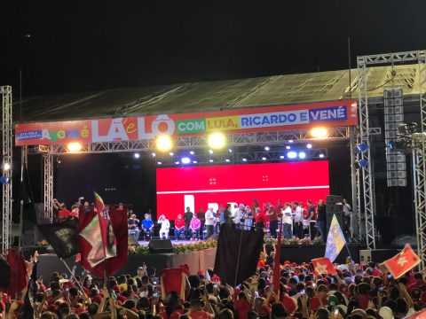 Para multidão no Parque do Povo, Lula deixa claro que Veneziano e Ricardo são os candidatos dele na Paraíba