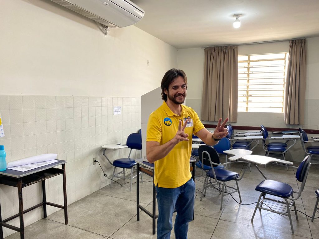 Pedro Cunha Lima, candidato ao governo da Paraíba pelo PSDB, votou em Campina Grande