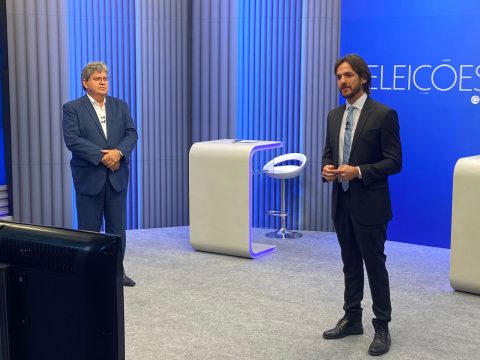 Debate na TV Cabo Branco: João evita questionar Pedro sobre neutralidade na disputa presidencial