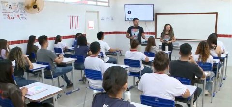 Alunos escrevem livros com incentivo de professores em escola pública em Sousa, no Sertão da Paraíba