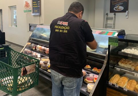 Três supermercados de João Pessoa são autuados por venda de produtos vencidos
