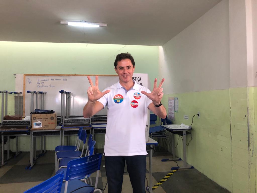 Veneziano Vital, candidato ao governo da Paraíba pelo MDB, votou em Campina Grande