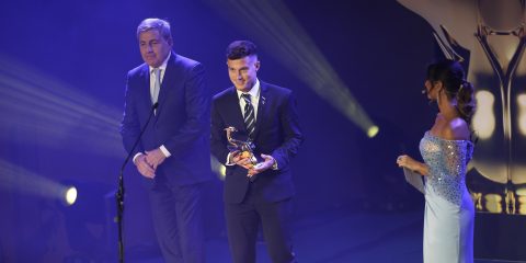 Otávio conquista prêmio Dragão de Ouro como “Jogador do Ano” do Porto, de Portugal