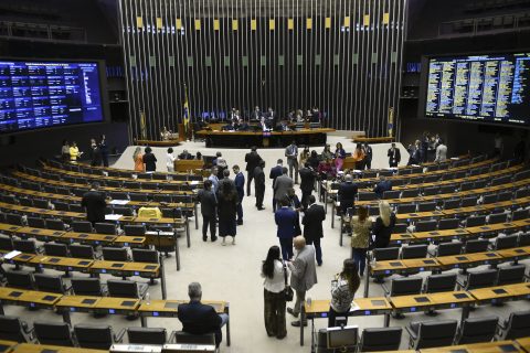 Deputados e senadores reeleitos recebem até R$ 79 mil de auxílio-mudança