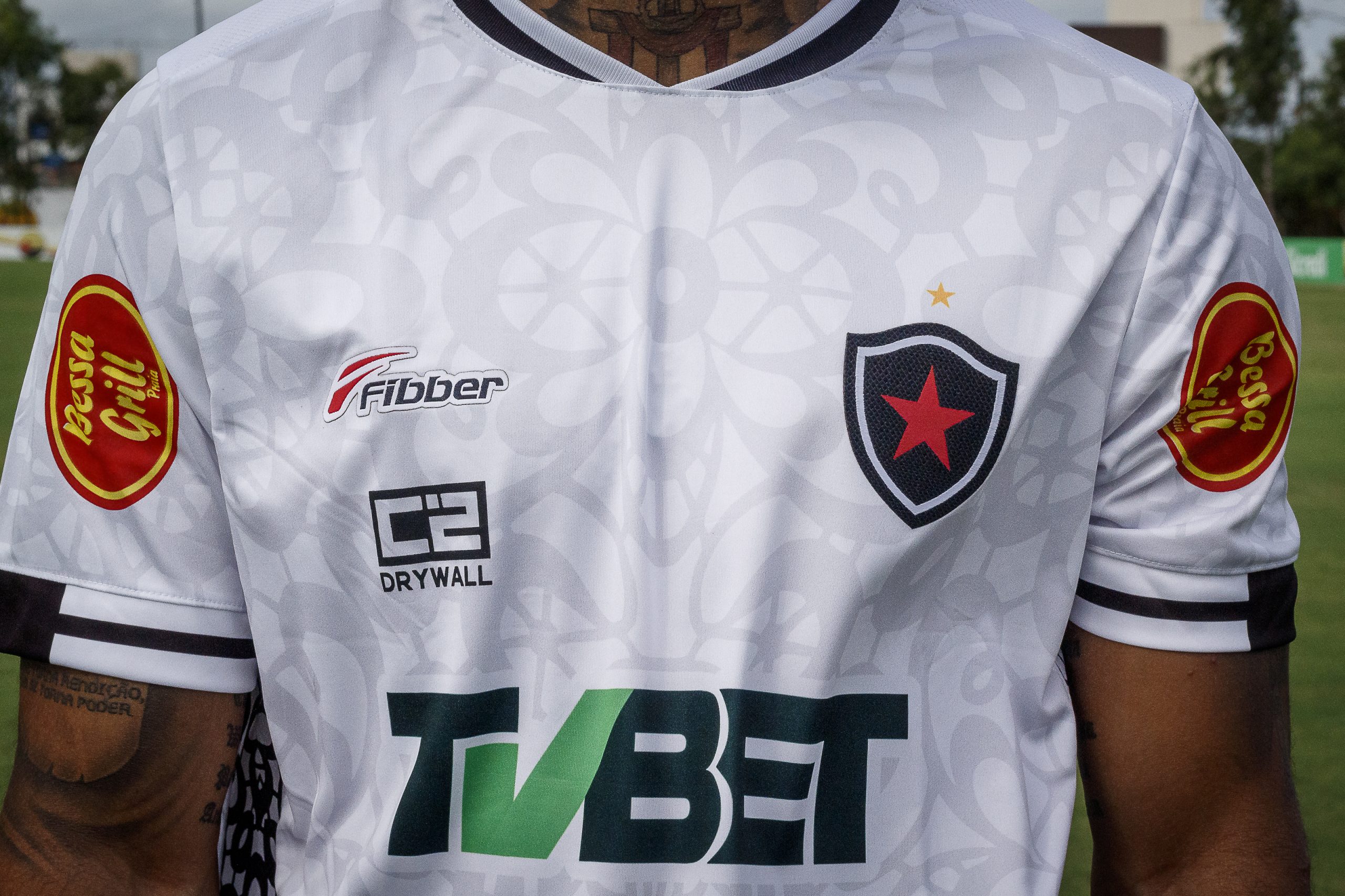 Uniformes do Botafogo-PB para 2023 são inspirados na renda da Paraíba