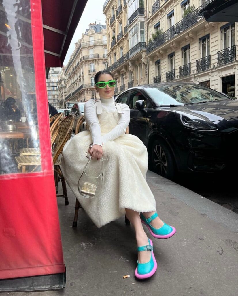 Gkay na 1ª fileira da grife Schiaparelli durante Semana de Moda de Paris: 'Socorro!'