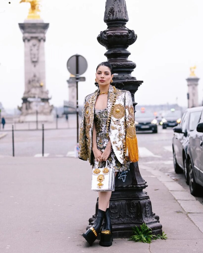 Gkay na 1ª fileira da grife Schiaparelli durante Semana de Moda de Paris: 'Socorro!'