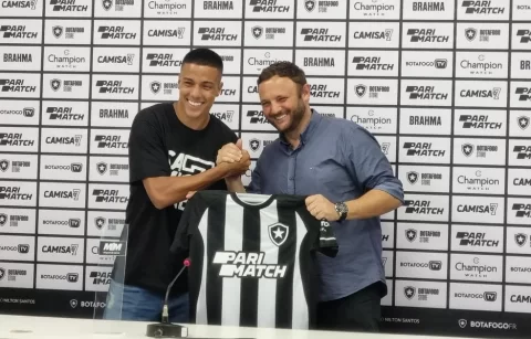 Botafogo apresenta Carlos Alberto, que já projeta ganhar títulos pelo Fogão