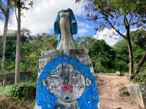 Prefeitura diz que projeto para revitalizar praça com estátua decapitada de Iemanjá aguarda por licitação