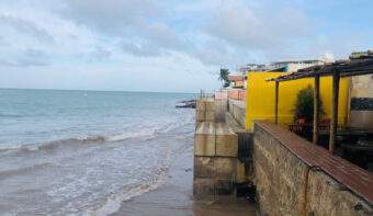 MPPB pede derrubada de muro de prédio na areia da praia do Bessa