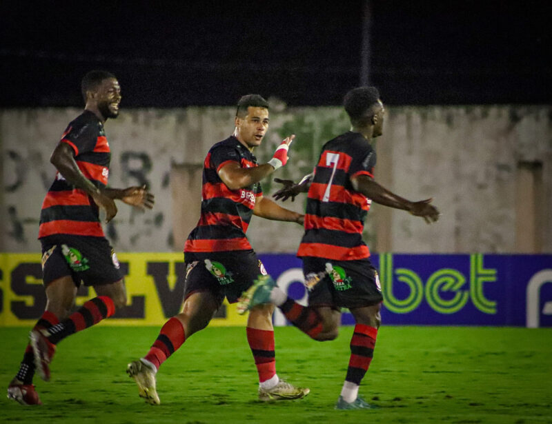 Campinense vence o Vitória por 2 a 1 na despedida dos dois times da Copa do Nordeste