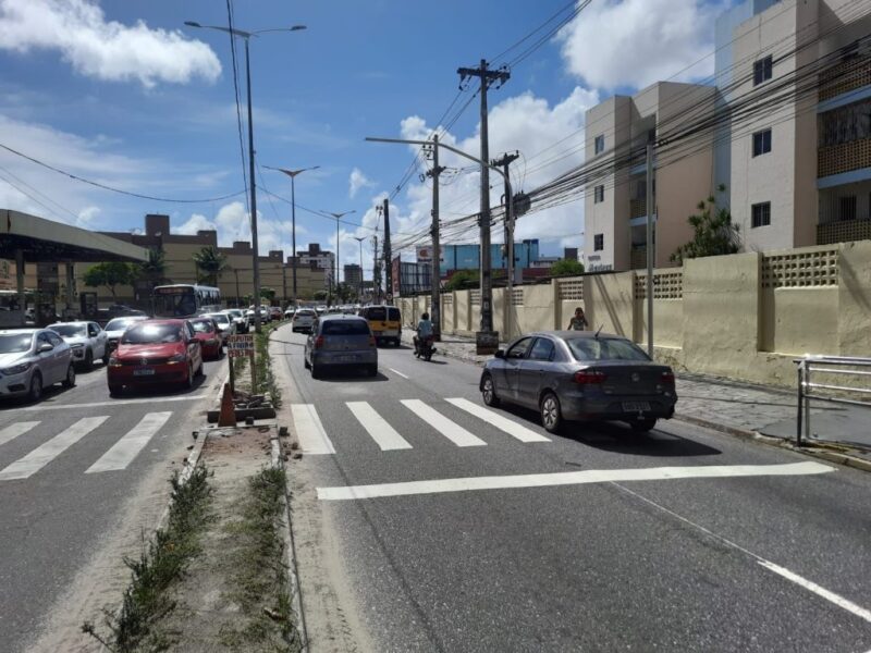 Novo semáforo é instalado na avenida principal dos Bancários, em João Pessoa