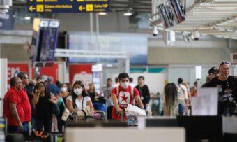 Anvisa derruba obrigatoriedade de uso de máscaras em aeronaves e aeroportos do Brasil