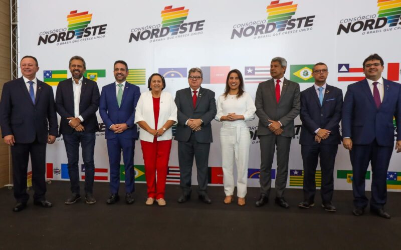 Nove governadores do NE, Tebet e Lira discutem reforma tributária e desenvolvimento regional, em João Pessoa