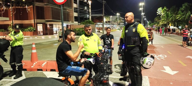 Fiscalização quer coibir uso irregular de bicicletas e motos elétricas na orla de João Pessoa