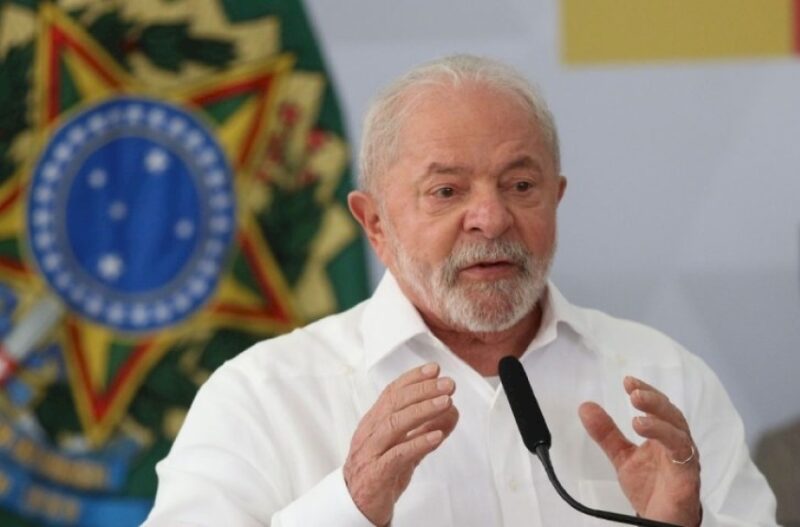 Lula veta prorrogação da desoneração da folha de pagamento