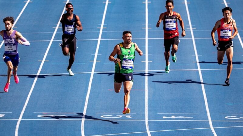 Petrúcio Ferreira faz história novamente e é tricampeão nos 100m do Mundial de Paris