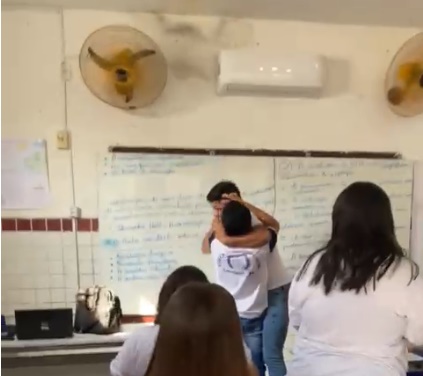 Professor e aluno trocam socos em sala de aula após discussão em escola estadual no Sertão da PB