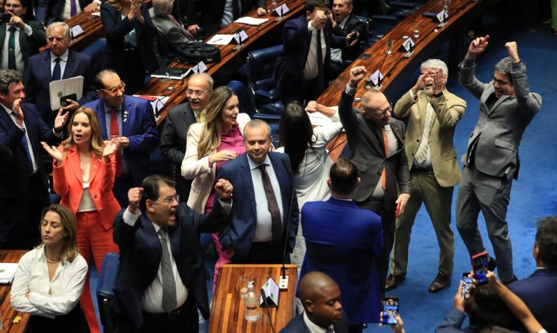 Senado aprova Reforma Tributária e os três parlamentares paraibanos votam a favor do texto