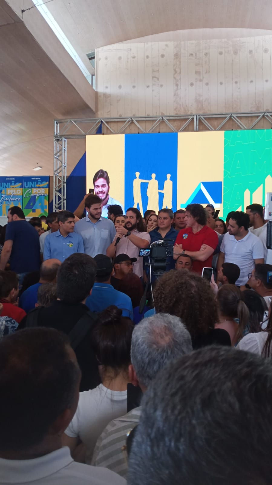 União Brasil faz 'festão' para filiar Bruno; Romero não vai e prefeito chega com Veneziano