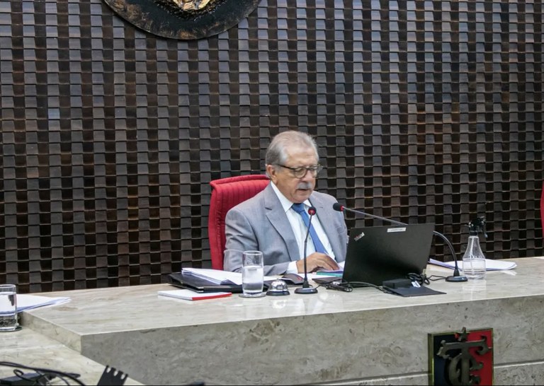 TCE determina que governador da Paraíba reduza contrários precários a 30% até 2028