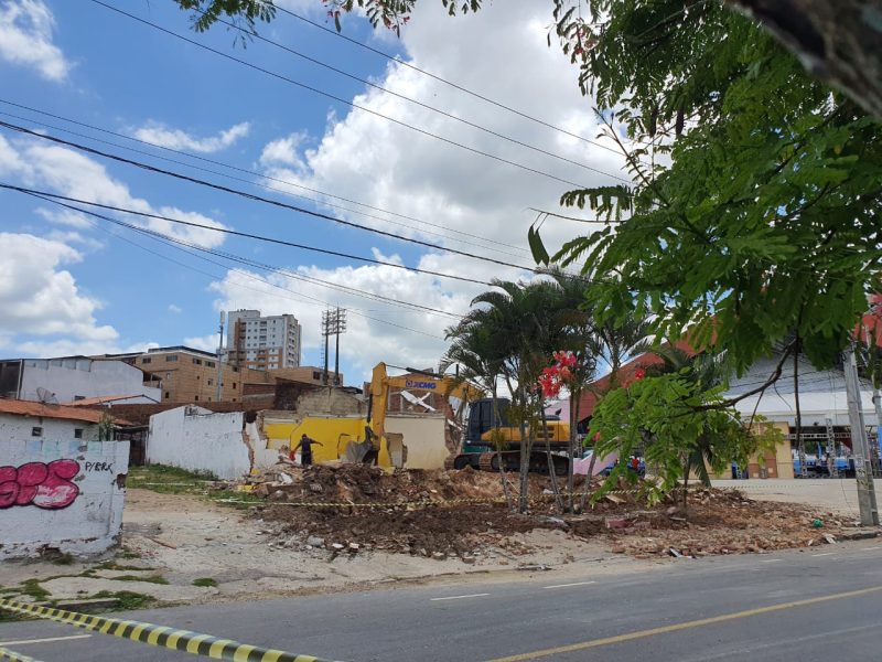 Ampliação do Parque do Povo: prefeitura de Campina Grande começa a demolir imóveis