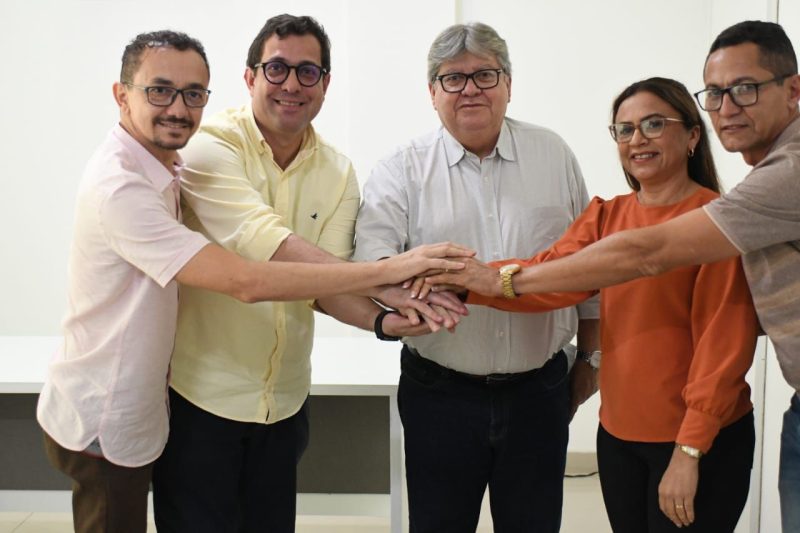 João e Gervásio vestem “camisa da união” e cumprem juntos agenda de filiações de prefeito ao PSB