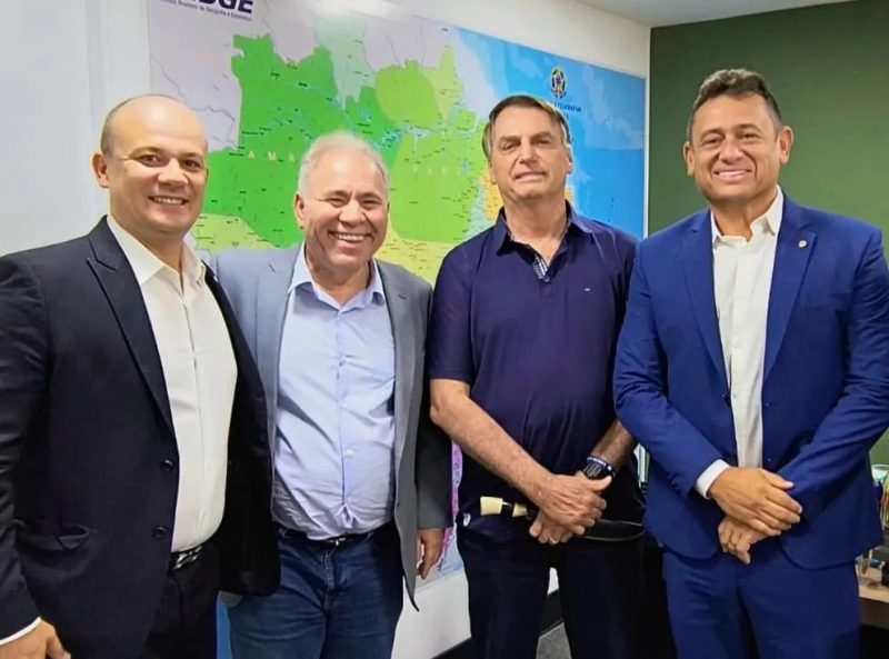 Bolsonaro desembarca na Paraíba e lança oficialmente pré-candidaturas de Queiroga e Wallber; confira detalhes da agenda