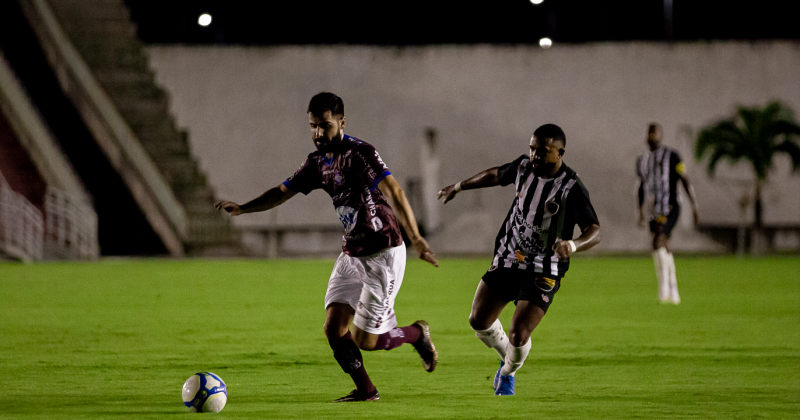 Botafogo-PB x Caxias: nem parecia noite de futebol