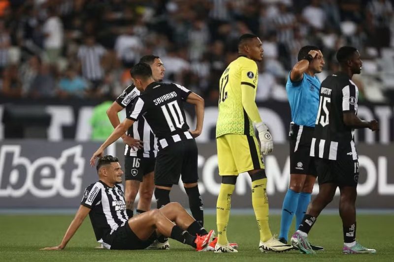 Tiquinho desfalca o Botafogo contra o Flamengo pela 4ª rodada do Brasileirão
